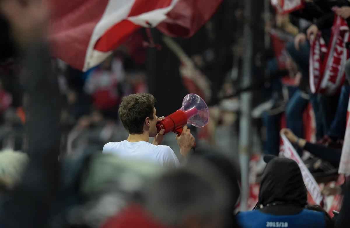 O Bayern de Munique conseguiu um vitria histria sobre a Juventus nesta quarta-feira para avanar s quartas de final da Liga dos Campees. Aps sair perdendo por 2 a 0, conseguiu o empate aos 45 minutos do segundo tempo e garantiu o triunfo por 4 a 2 no segundo tempo da prorrogao. O jovem Coman, de apenas 19 anos, est no Bayern emprestado pela Juventus, participou dos dois gols no tempo normal e marcou o tento que fechou a contagem na Allianz Arena.