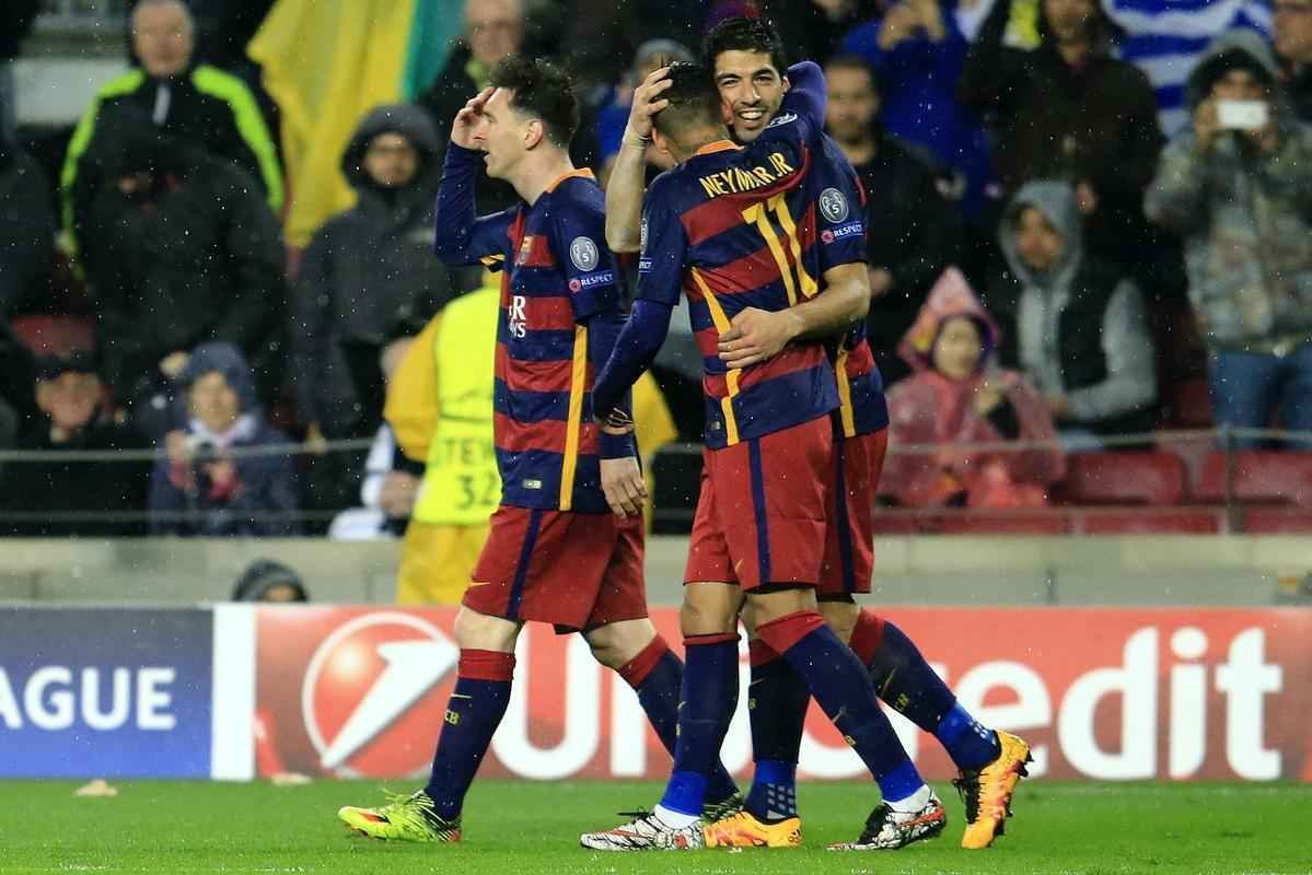 Se no jogo de ida Lionel Messi concentrou todas as atenes, desta vez o Barcelona contou com o brilho de todo o trio MSN para vencer novamente o Arsenal, nesta quarta-feira. Com um gol de Messi, outro de Neymar e mais um Luis Surez, o time espanhol bateu o rival ingls por 3 a 1, acumulando 5 a 1 no placar agregado, no Camp Nou sob chuva. O novo triunfo selou com folga a vaga nas quartas de final da Liga dos Campees.