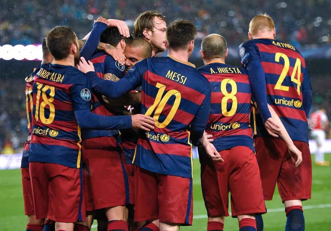 Se no jogo de ida Lionel Messi concentrou todas as atenes, desta vez o Barcelona contou com o brilho de todo o trio MSN para vencer novamente o Arsenal, nesta quarta-feira. Com um gol de Messi, outro de Neymar e mais um Luis Surez, o time espanhol bateu o rival ingls por 3 a 1, acumulando 5 a 1 no placar agregado, no Camp Nou sob chuva. O novo triunfo selou com folga a vaga nas quartas de final da Liga dos Campees.