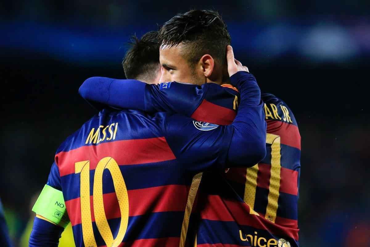 Se no jogo de ida Lionel Messi concentrou todas as atenes, desta vez o Barcelona contou com o brilho de todo o trio MSN para vencer novamente o Arsenal, nesta quarta-feira. Com um gol de Messi, outro de Neymar e mais um Luis Surez, o time espanhol bateu o rival ingls por 3 a 1, acumulando 5 a 1 no placar agregado, no Camp Nou sob chuva. O novo triunfo selou com folga a vaga nas quartas de final da Liga dos Campees.