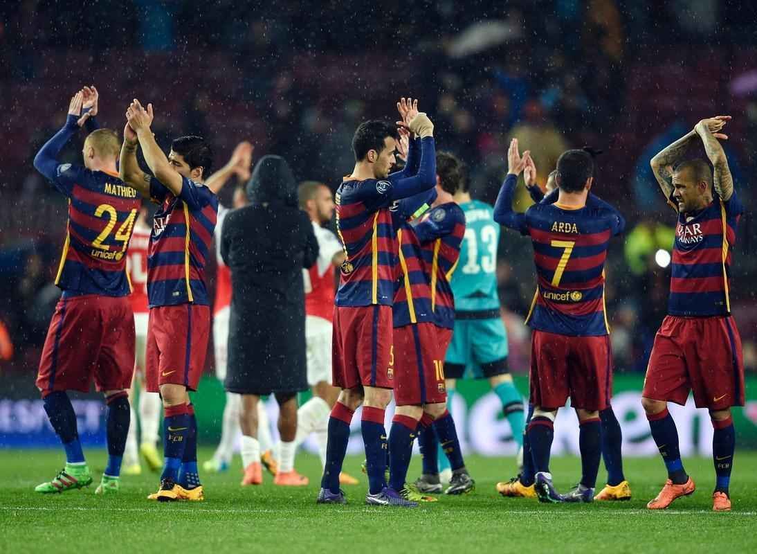 Se no jogo de ida Lionel Messi concentrou todas as atenes, desta vez o Barcelona contou com o brilho de todo o trio MSN para vencer novamente o Arsenal, nesta quarta-feira. Com um gol de Messi, outro de Neymar e mais um Luis Surez, o time espanhol bateu o rival ingls por 3 a 1, acumulando 5 a 1 no placar agregado, no Camp Nou sob chuva. O novo triunfo selou com folga a vaga nas quartas de final da Liga dos Campees.