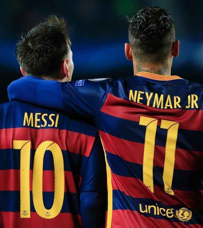 Se no jogo de ida Lionel Messi concentrou todas as atenes, desta vez o Barcelona contou com o brilho de todo o trio MSN para vencer novamente o Arsenal, nesta quarta-feira. Com um gol de Messi, outro de Neymar e mais um Luis Surez, o time espanhol bateu o rival ingls por 3 a 1, acumulando 5 a 1 no placar agregado, no Camp Nou sob chuva. O novo triunfo selou com folga a vaga nas quartas de final da Liga dos Campees.