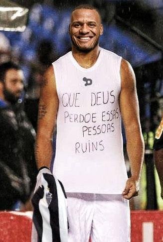 Veja memes de Patric aps mais uma boa atuao pelo Atltico