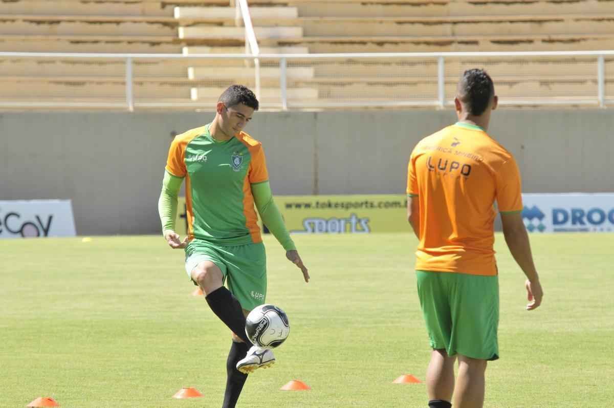 Imagens do treino do Amrica em Muria