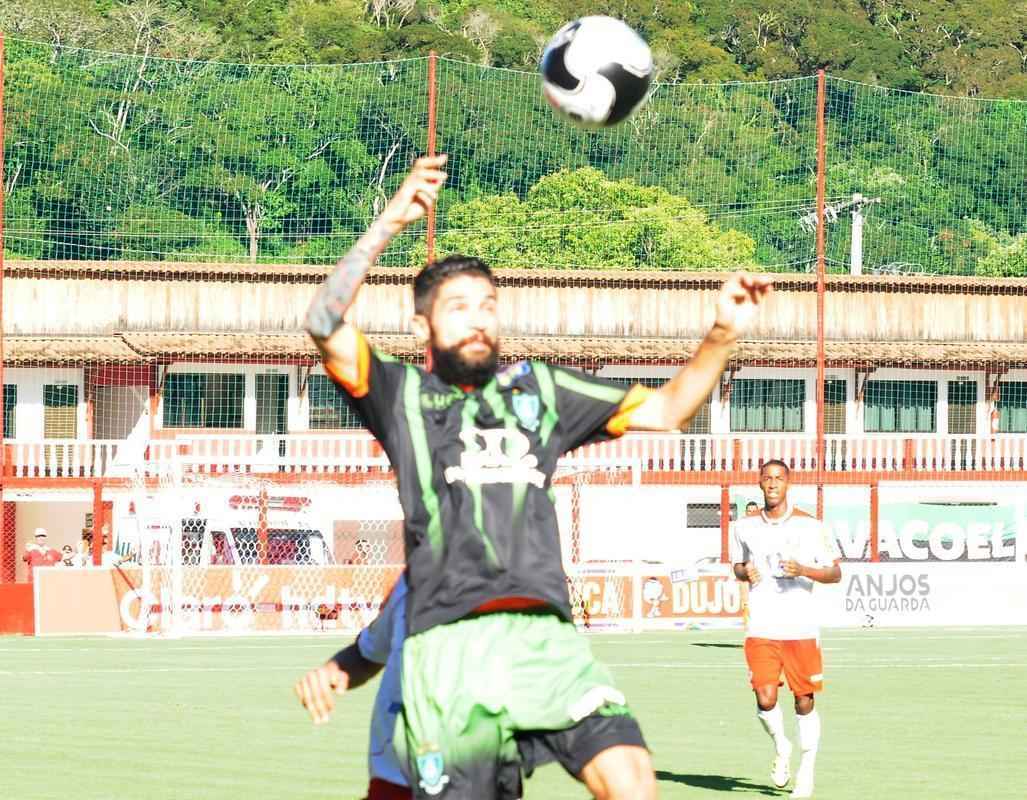 Fotos da derrota do Amrica para o Tombense, por 2 a 0, no Estdio Almeido, em Tombos. Resultado deste sbado deixou o Coelho fora do G-4 e em situao complicada para avanar s semifinais do Mineiro. Os gols do Gavio-carcar foram marcados por Gelson e Daniel Amorim.