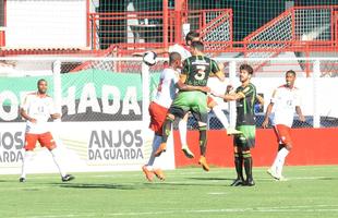 Fotos da derrota do Amrica para o Tombense, por 2 a 0, no Estdio Almeido, em Tombos. Resultado deste sbado deixou o Coelho fora do G-4 e em situao complicada para avanar s semifinais do Mineiro. Os gols do Gavio-carcar foram marcados por Gelson e Daniel Amorim.