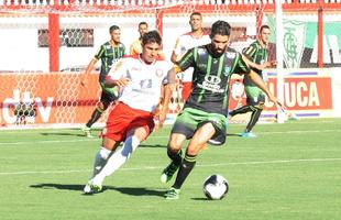 Fotos da derrota do Amrica para o Tombense, por 2 a 0, no Estdio Almeido, em Tombos. Resultado deste sbado deixou o Coelho fora do G-4 e em situao complicada para avanar s semifinais do Mineiro. Os gols do Gavio-carcar foram marcados por Gelson e Daniel Amorim.