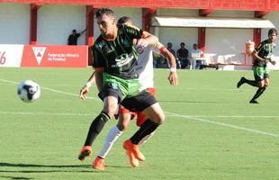 Fotos da derrota do Amrica para o Tombense, por 2 a 0, no Estdio Almeido, em Tombos. Resultado deste sbado deixou o Coelho fora do G-4 e em situao complicada para avanar s semifinais do Mineiro. Os gols do Gavio-carcar foram marcados por Gelson e Daniel Amorim.