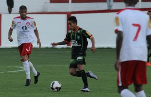 Fotos da derrota do Amrica para o Tombense, por 2 a 0, no Estdio Almeido, em Tombos. Resultado deste sbado deixou o Coelho fora do G-4 e em situao complicada para avanar s semifinais do Mineiro. Os gols do Gavio-carcar foram marcados por Gelson e Daniel Amorim.