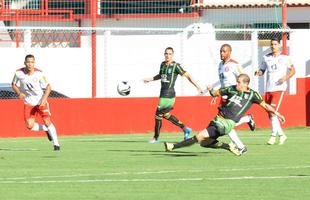 Fotos da derrota do Amrica para o Tombense, por 2 a 0, no Estdio Almeido, em Tombos. Resultado deste sbado deixou o Coelho fora do G-4 e em situao complicada para avanar s semifinais do Mineiro. Os gols do Gavio-carcar foram marcados por Gelson e Daniel Amorim.