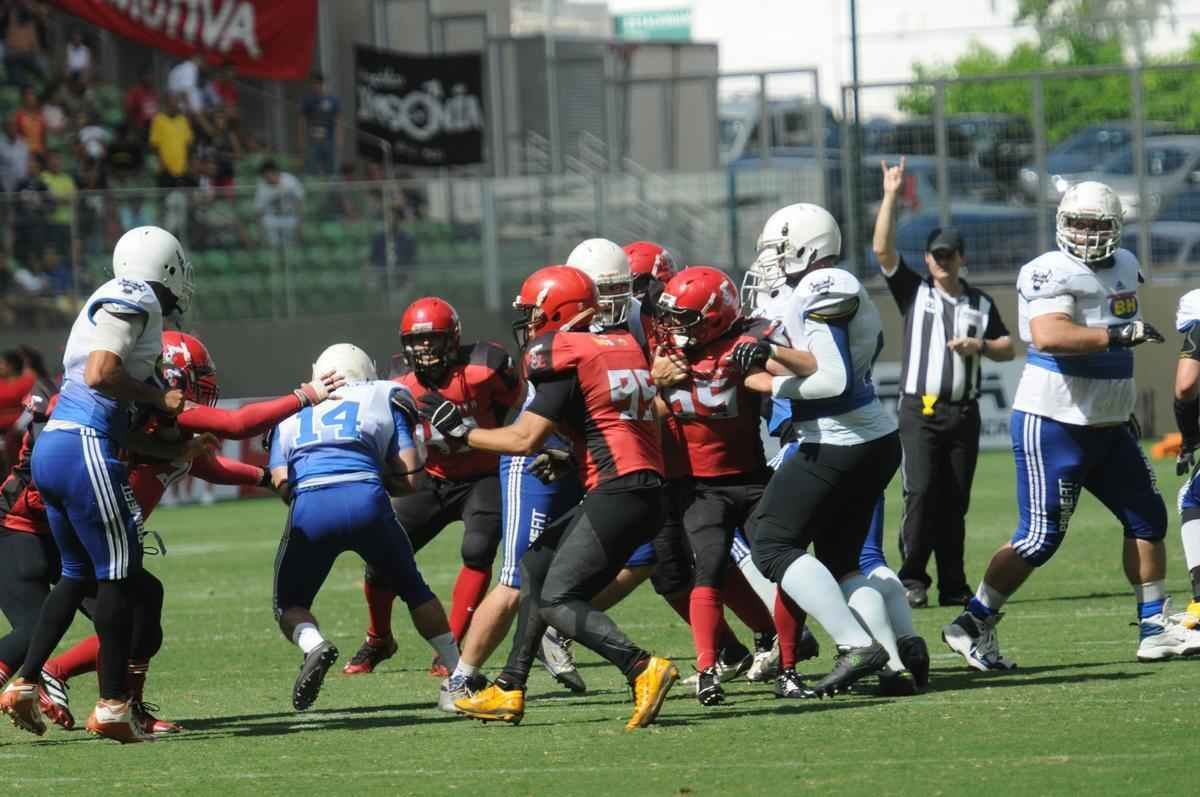 Imagens do jogo entre Minas Locomotiva e Get Eagles no Independncia