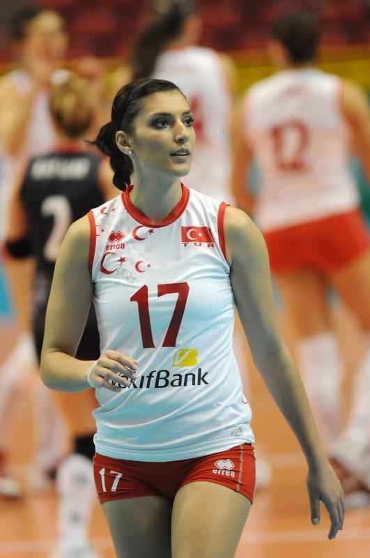 Veja fotos de Neslihan Demir Darnel, do vlei da Turquia