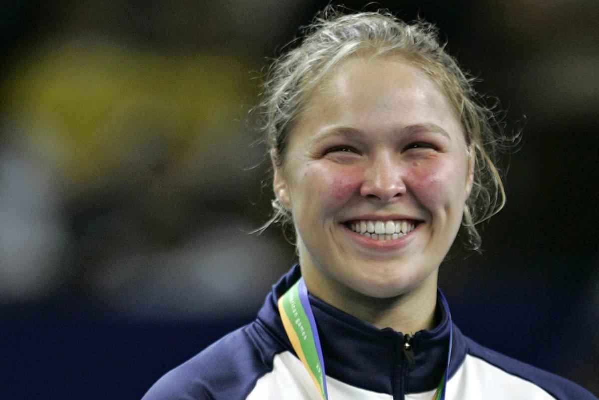 Veja fotos da norte americana Ronda Rousey, que j disputou os Jogos quando ainda lutava jud