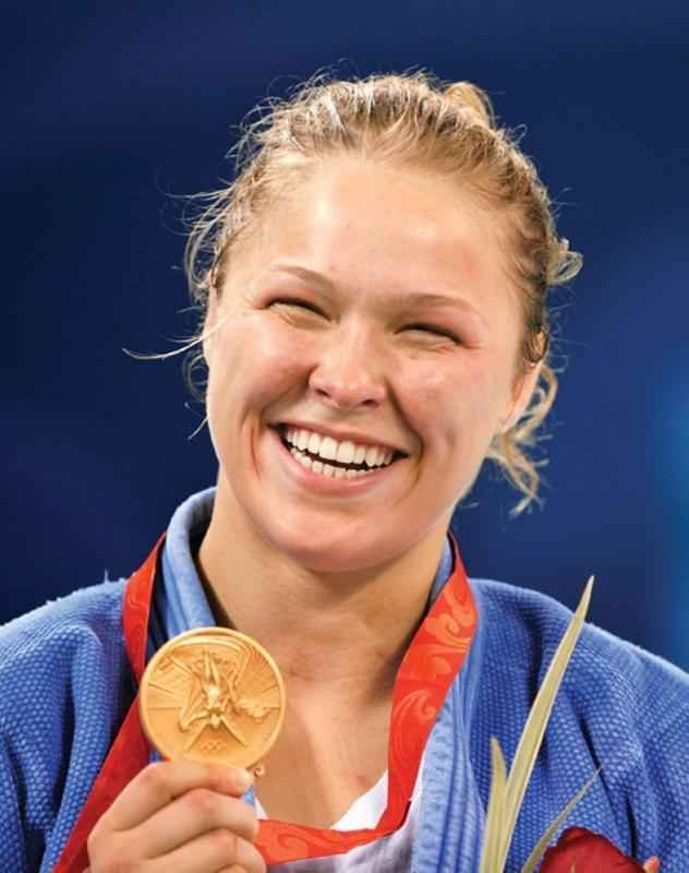 Veja fotos da norte americana Ronda Rousey, que j disputou os Jogos quando ainda lutava jud