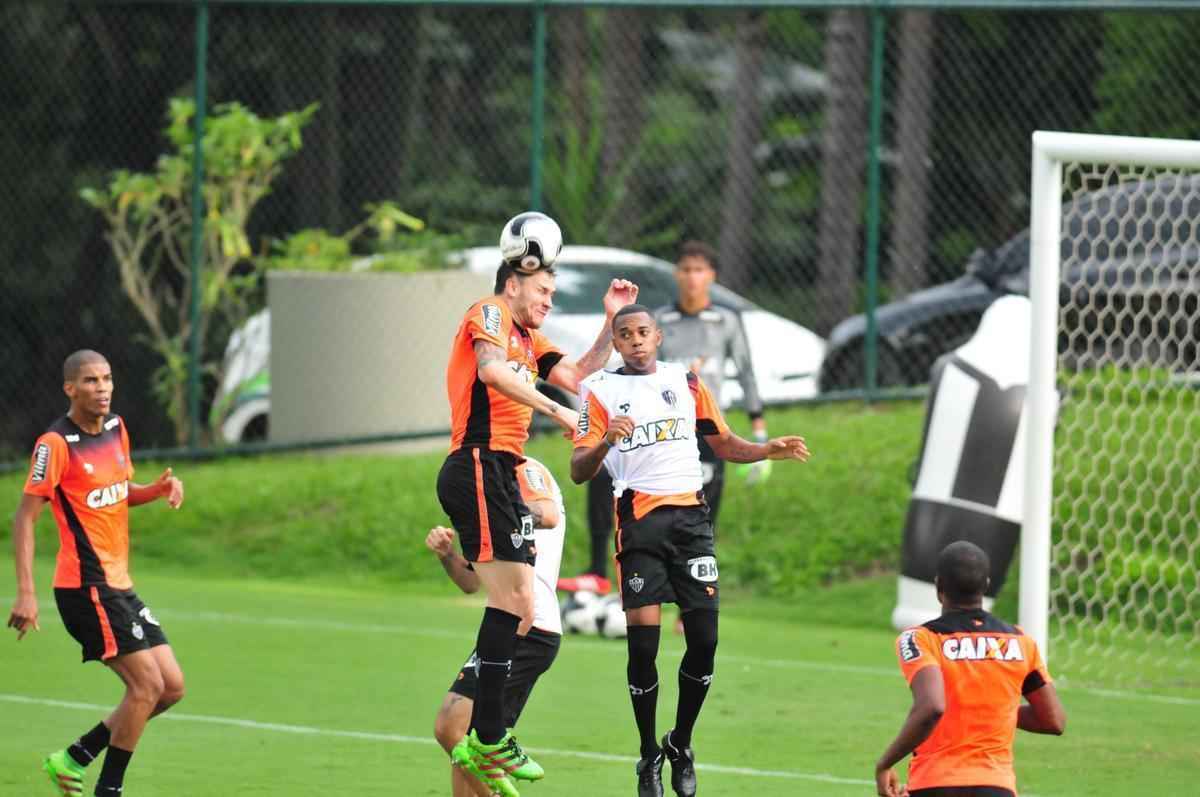 Treino do Atltico nesta quarta-feira na Cidade do Galo. Aguirre comeou a montar time do clssico