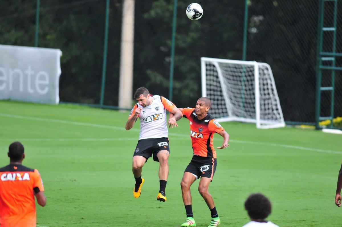 Treino do Atltico nesta quarta-feira na Cidade do Galo. Aguirre comeou a montar time do clssico
