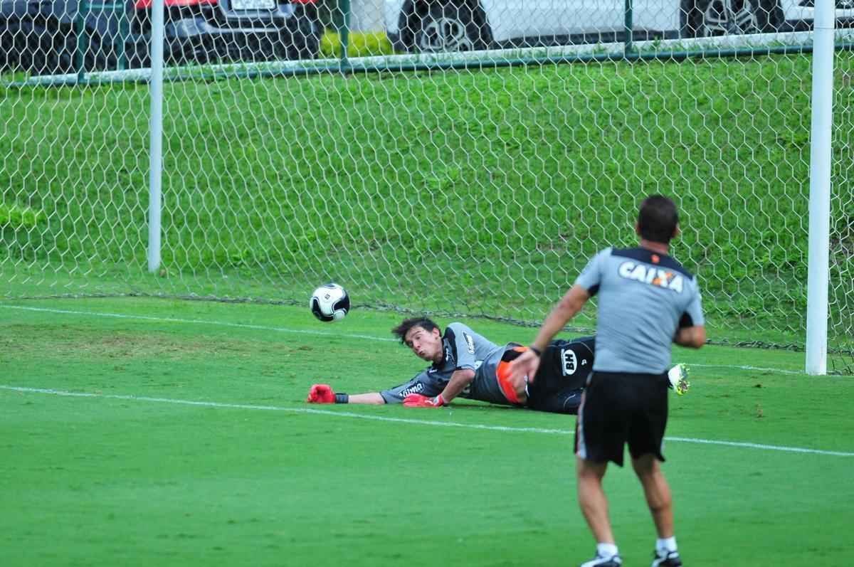 Treino do Atltico nesta quarta-feira na Cidade do Galo. Aguirre comeou a montar time do clssico