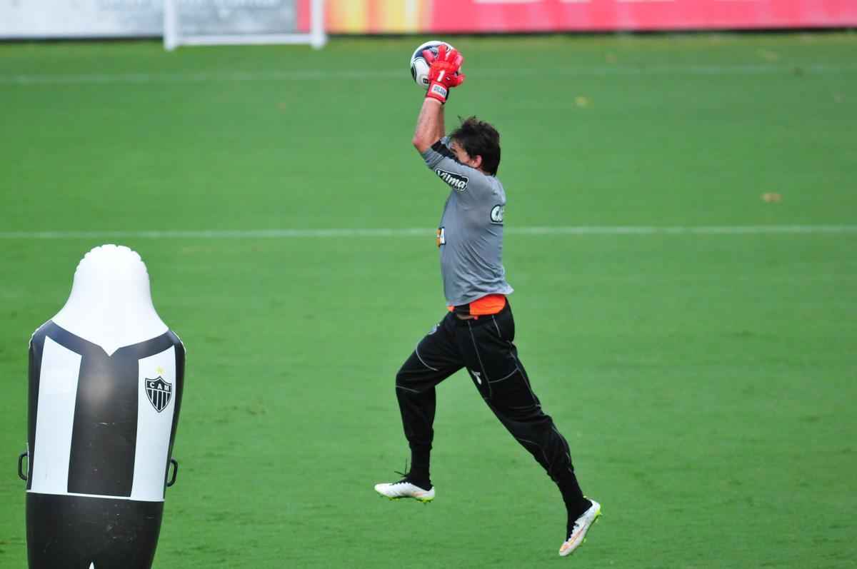 Treino do Atltico nesta quarta-feira na Cidade do Galo. Aguirre comeou a montar time do clssico