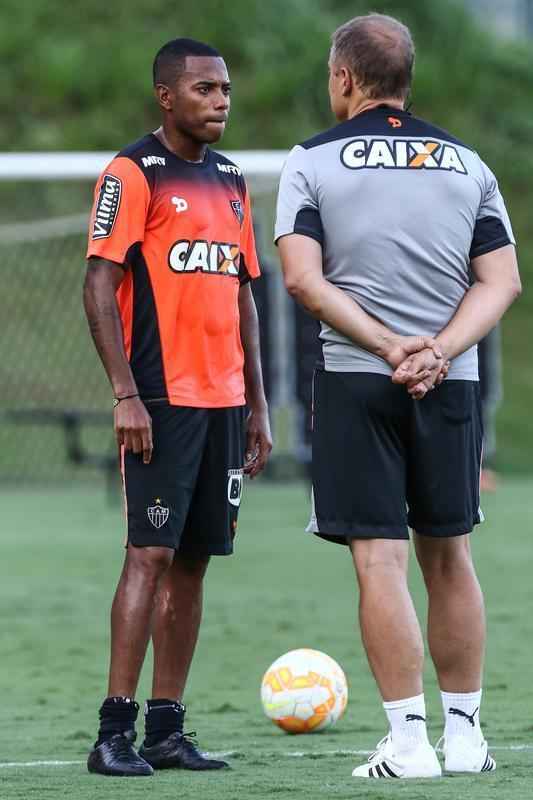 O tcnico Diego Aguirre comandou treino nesta quinta-feira, na Cidade do Galo