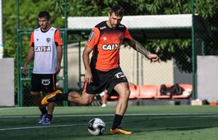 O tcnico Diego Aguirre comandou treino nesta quinta-feira, na Cidade do Galo