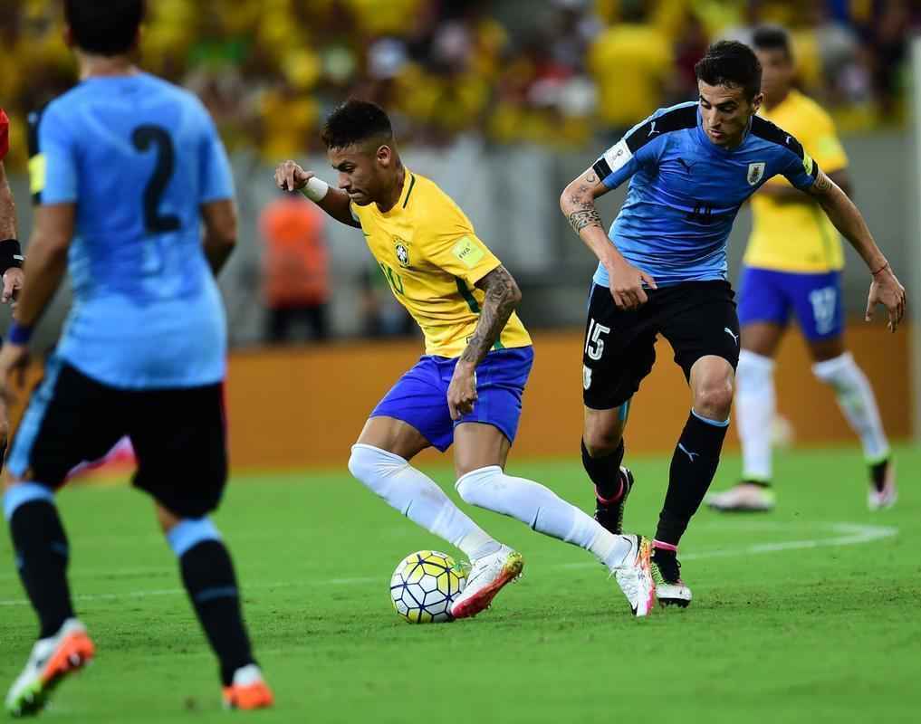 Brasil abre 2 a 0, mas Uruguai reage e busca empate na Arena Pernambuco