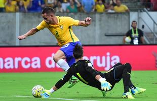 Brasil abre 2 a 0, mas Uruguai reage e busca empate na Arena Pernambuco