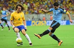 Brasil abre 2 a 0, mas Uruguai reage e busca empate na Arena Pernambuco