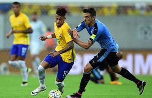 Brasil abre 2 a 0, mas Uruguai reage e busca empate na Arena Pernambuco