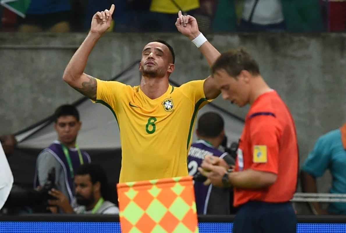 Brasil abre 2 a 0, mas Uruguai reage e busca empate na Arena Pernambuco