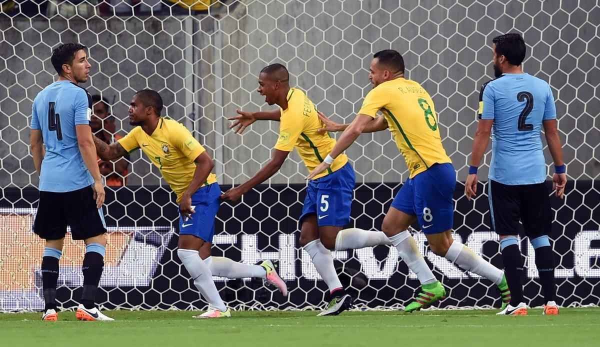 Brasil abre 2 a 0, mas Uruguai reage e busca empate na Arena Pernambuco