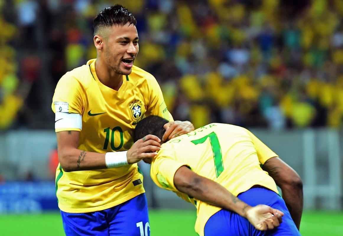 Brasil abre 2 a 0, mas Uruguai reage e busca empate na Arena Pernambuco