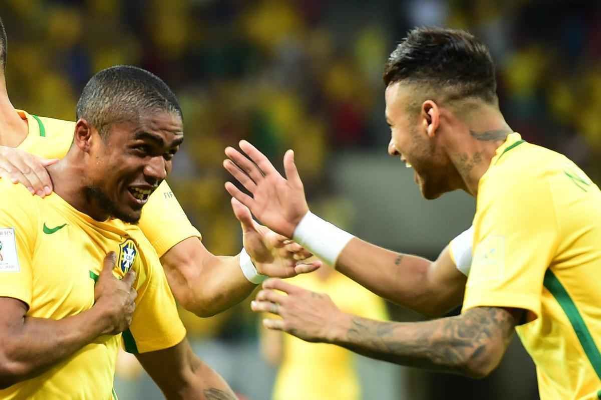 Brasil abre 2 a 0, mas Uruguai reage e busca empate na Arena Pernambuco