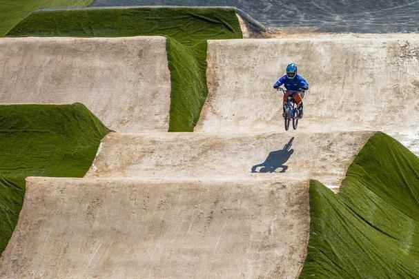 Localizado dentro do Parque Radical, em Deodoro, a pista de BMX tem percurso entre 300m e 400m