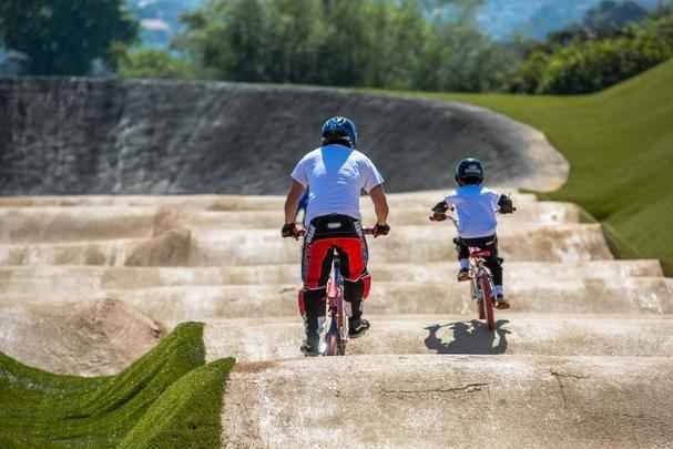 Localizado dentro do Parque Radical, em Deodoro, a pista de BMX tem percurso entre 300m e 400m