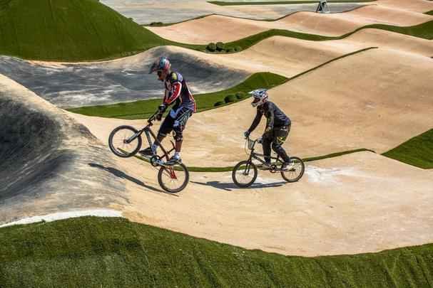Localizado dentro do Parque Radical, em Deodoro, a pista de BMX tem percurso entre 300m e 400m