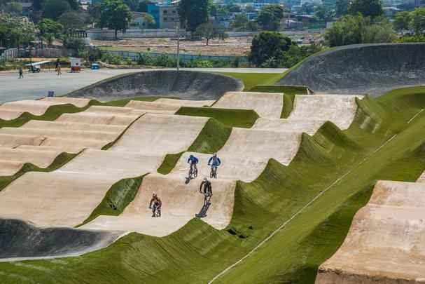 Localizado dentro do Parque Radical, em Deodoro, a pista de BMX tem percurso entre 300m e 400m