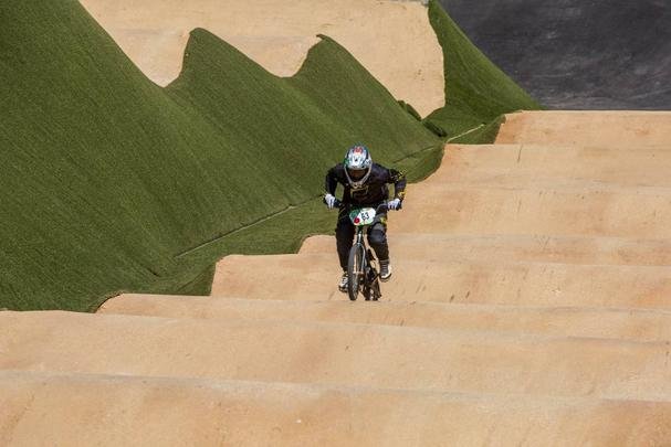 Localizado dentro do Parque Radical, em Deodoro, a pista de BMX tem percurso entre 300m e 400m