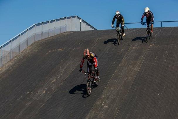 Localizado dentro do Parque Radical, em Deodoro, a pista de BMX tem percurso entre 300m e 400m