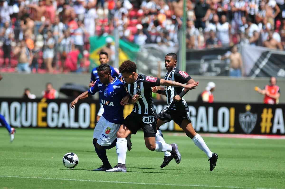 Imagens de lances do clssico mineiro realizado neste domingo, no Horto