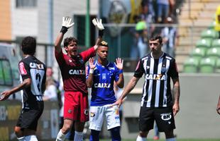 Imagens de lances do clssico mineiro realizado neste domingo, no Horto