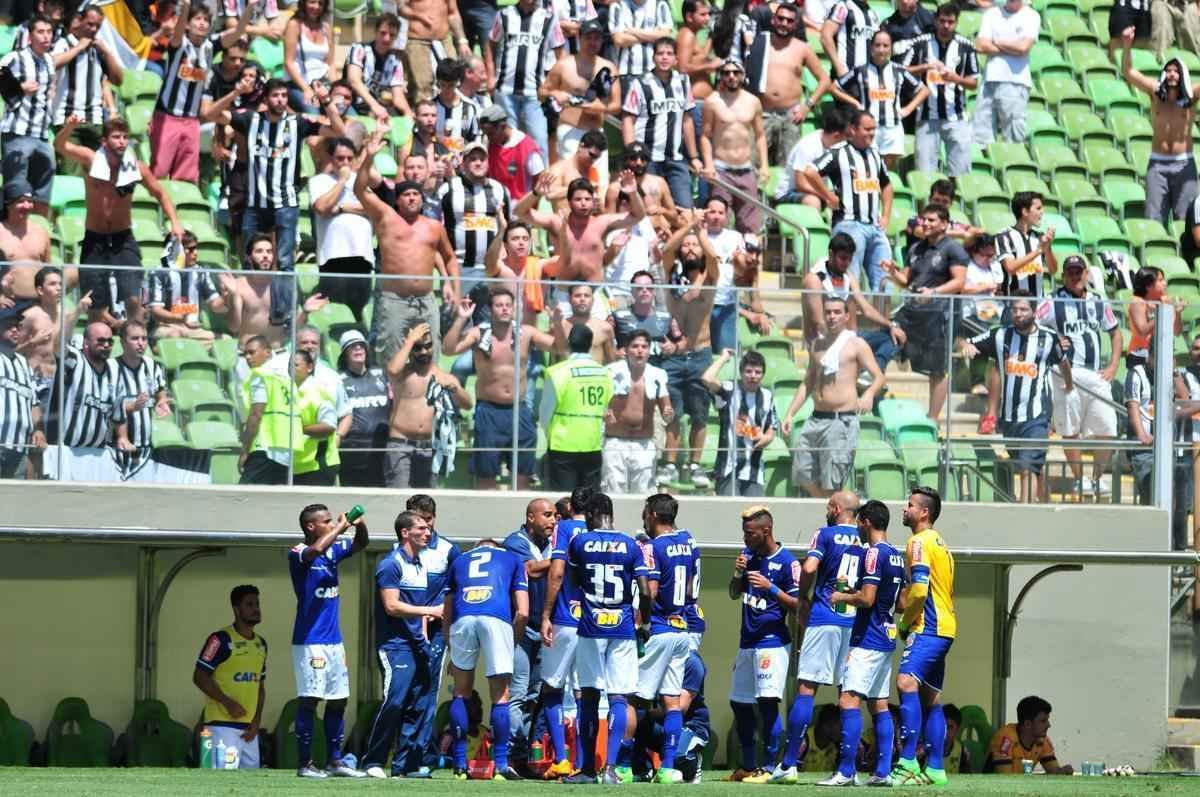 Imagens de lances do clssico mineiro realizado neste domingo, no Horto