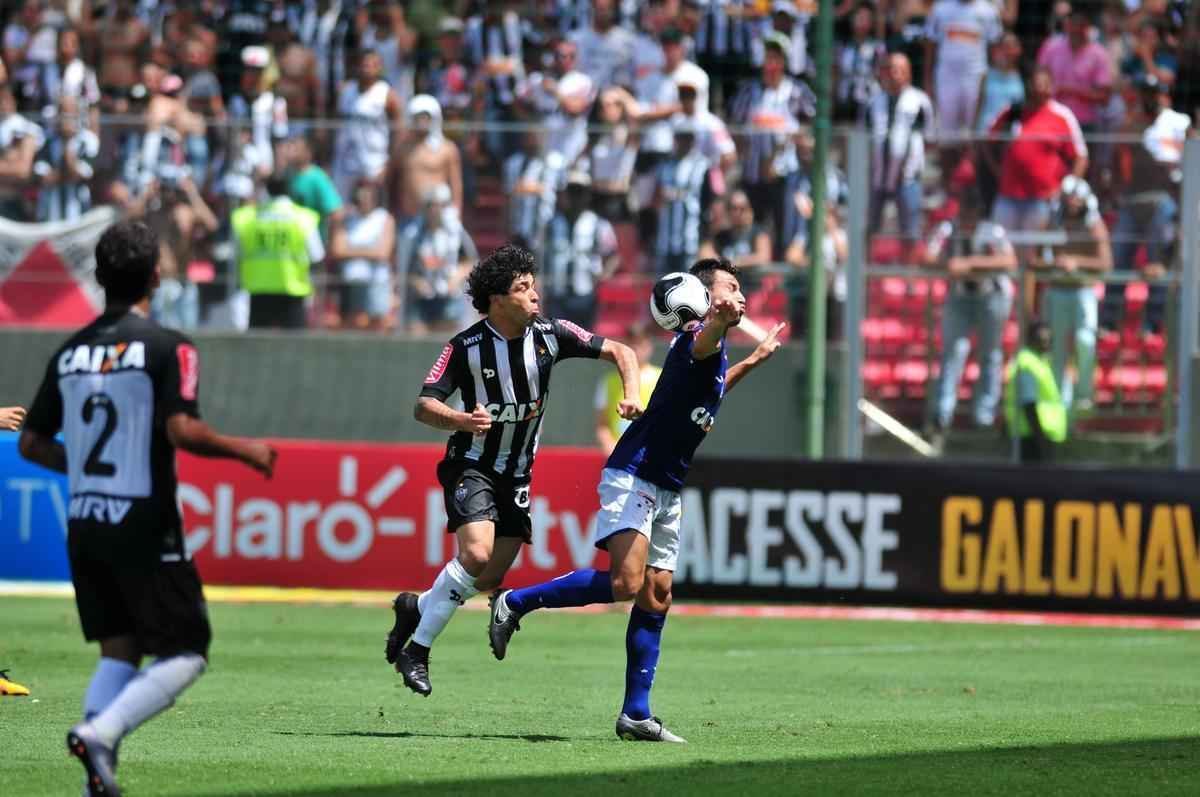 Imagens de lances do clssico mineiro realizado neste domingo, no Horto