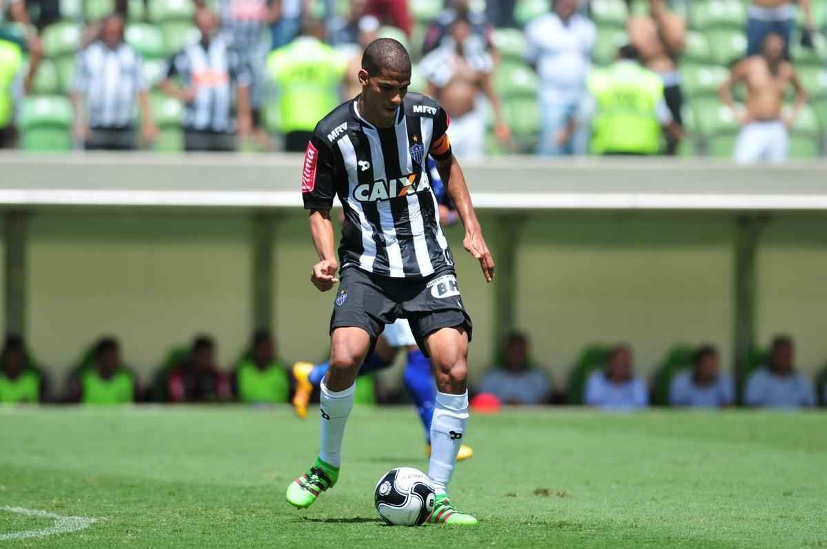 Imagens de lances do clssico mineiro realizado neste domingo, no Horto