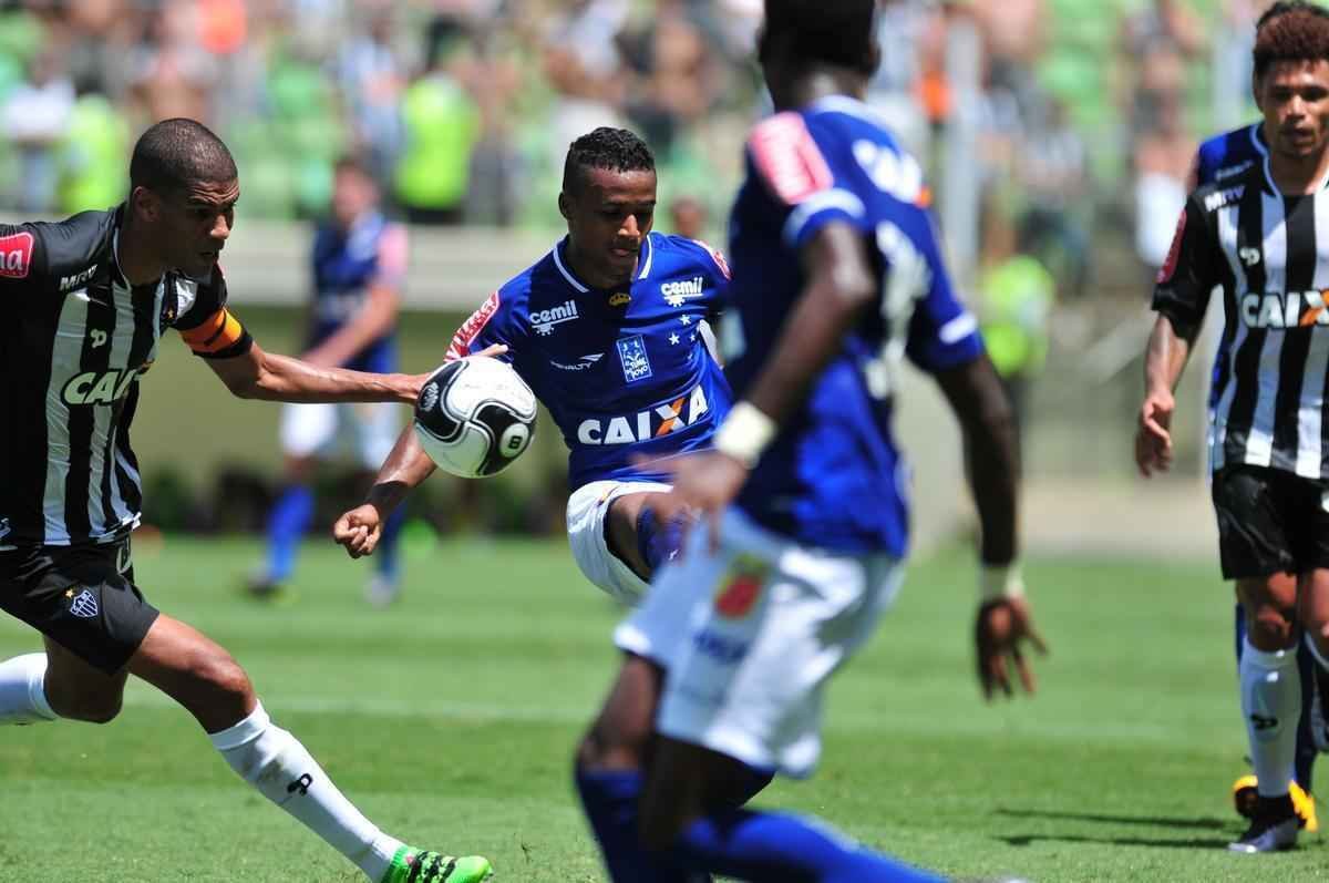 Imagens de lances do clssico mineiro realizado neste domingo, no Horto