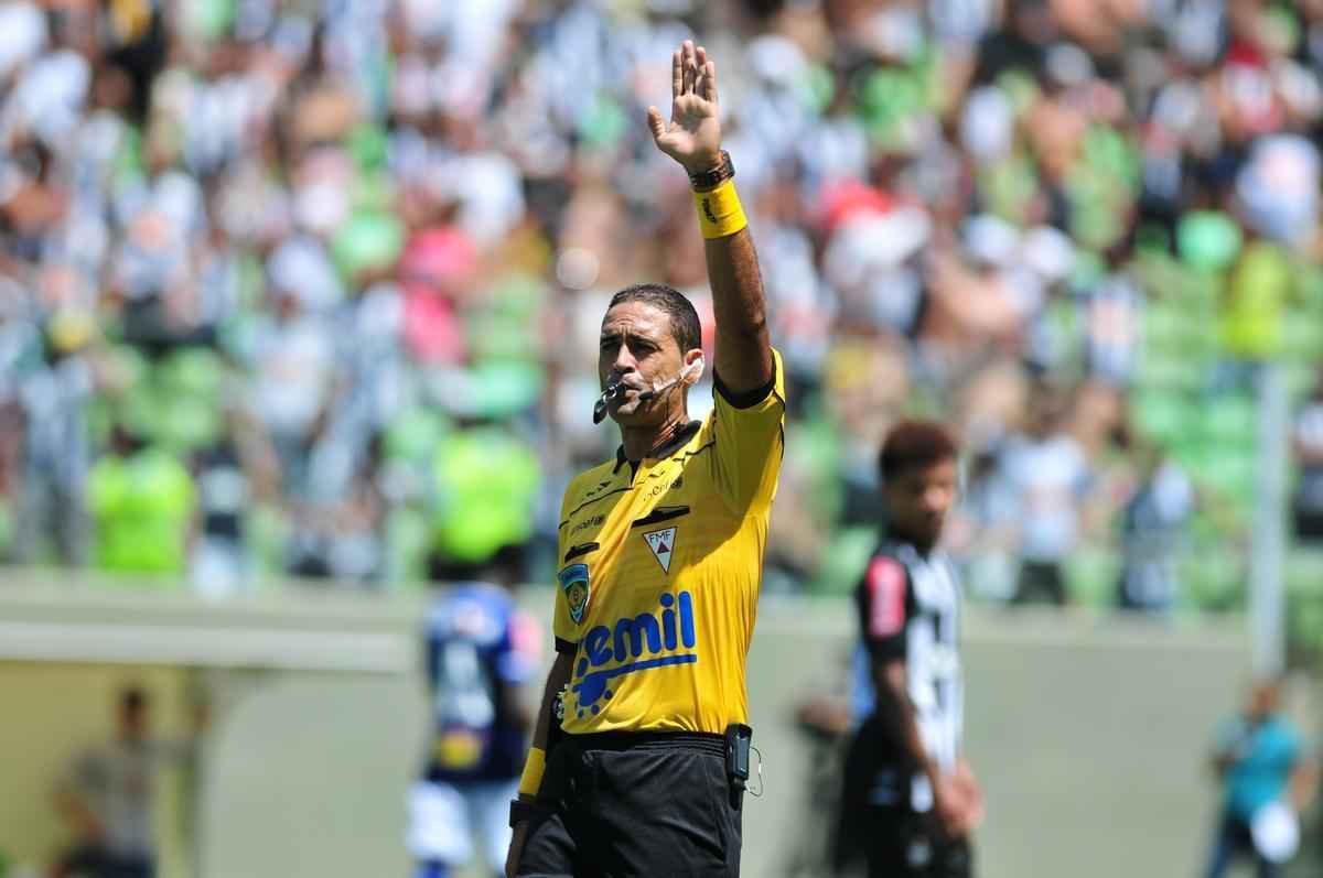 Imagens de lances do clssico mineiro realizado neste domingo, no Horto