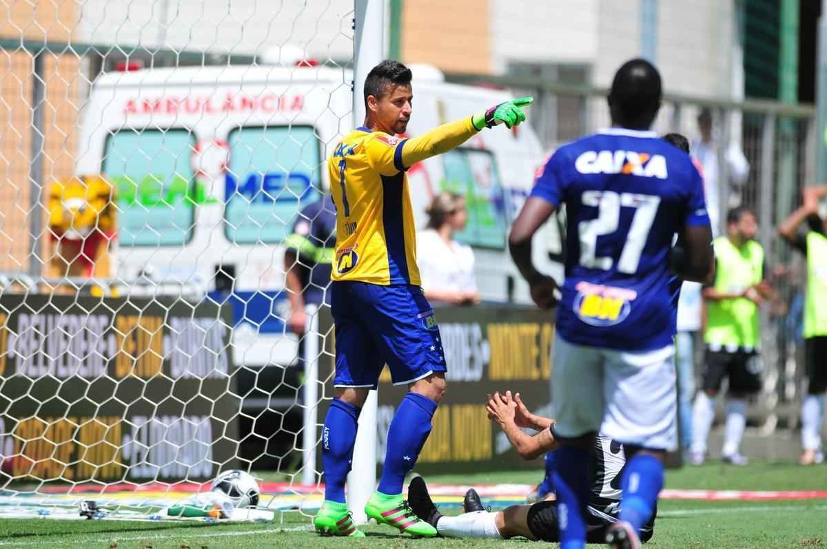 Imagens de lances do clssico mineiro realizado neste domingo, no Horto