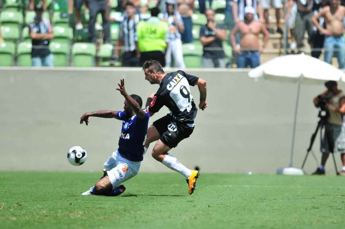 Imagens de lances do clssico mineiro realizado neste domingo, no Horto