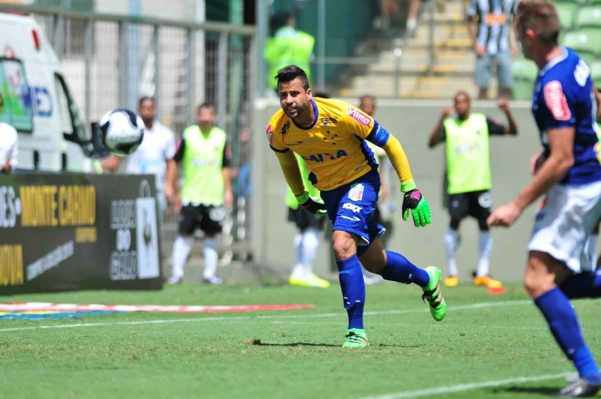 Imagens de lances do clssico mineiro realizado neste domingo, no Horto