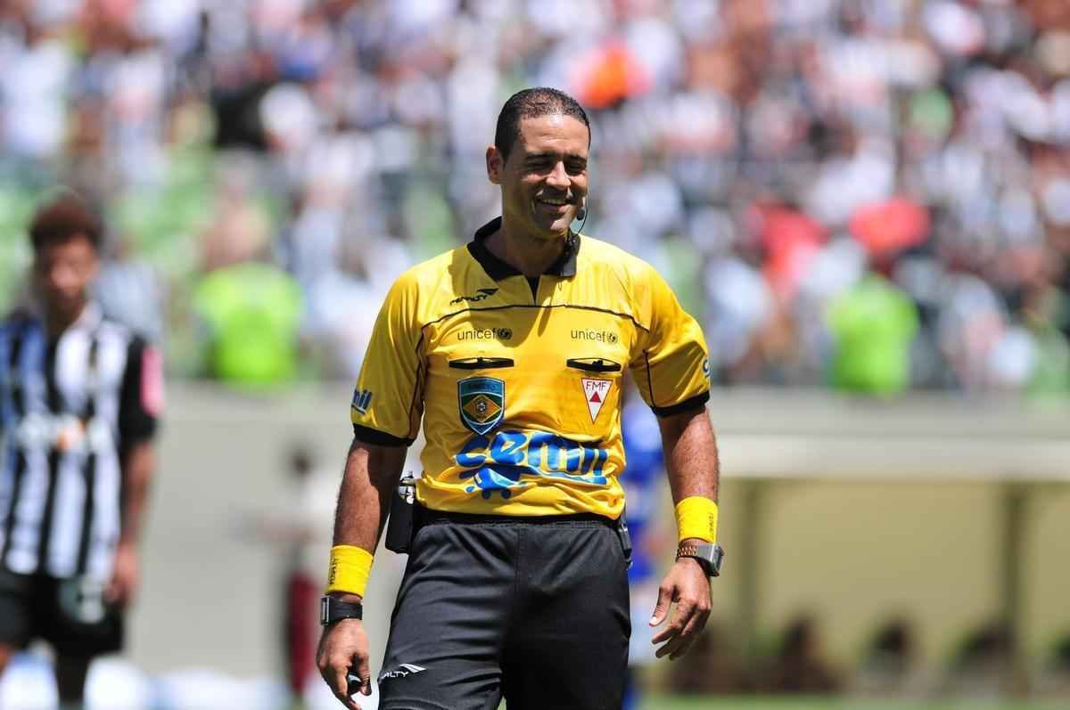 Imagens de lances do clssico mineiro realizado neste domingo, no Horto