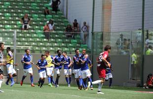 Rafael Silva marcou gol sobre rival e comemorou imitando galinha